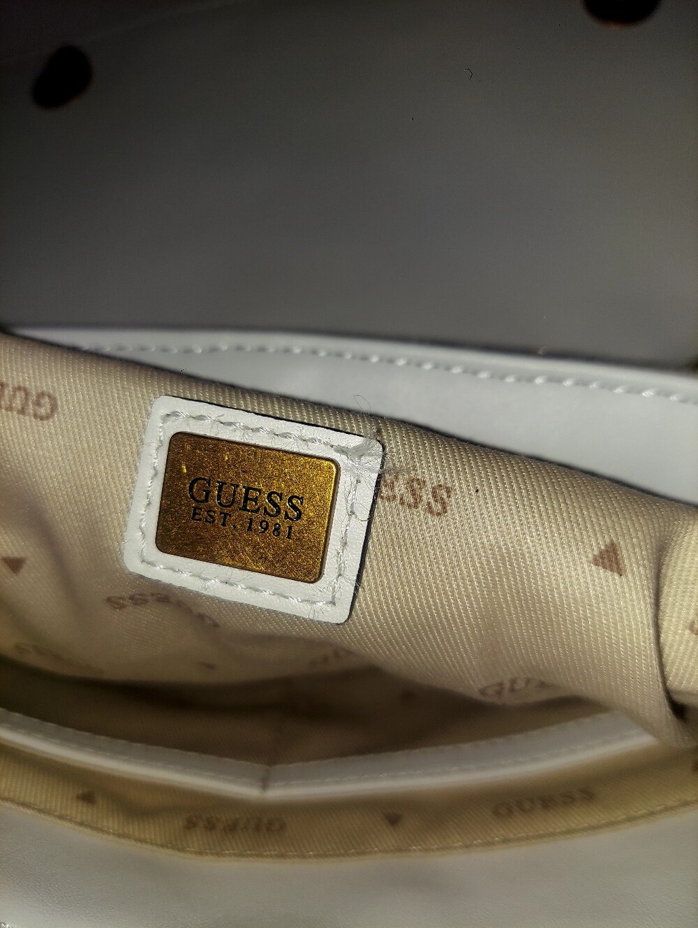Guess Always convertible Crossbody bag. - Picture 11 of 13